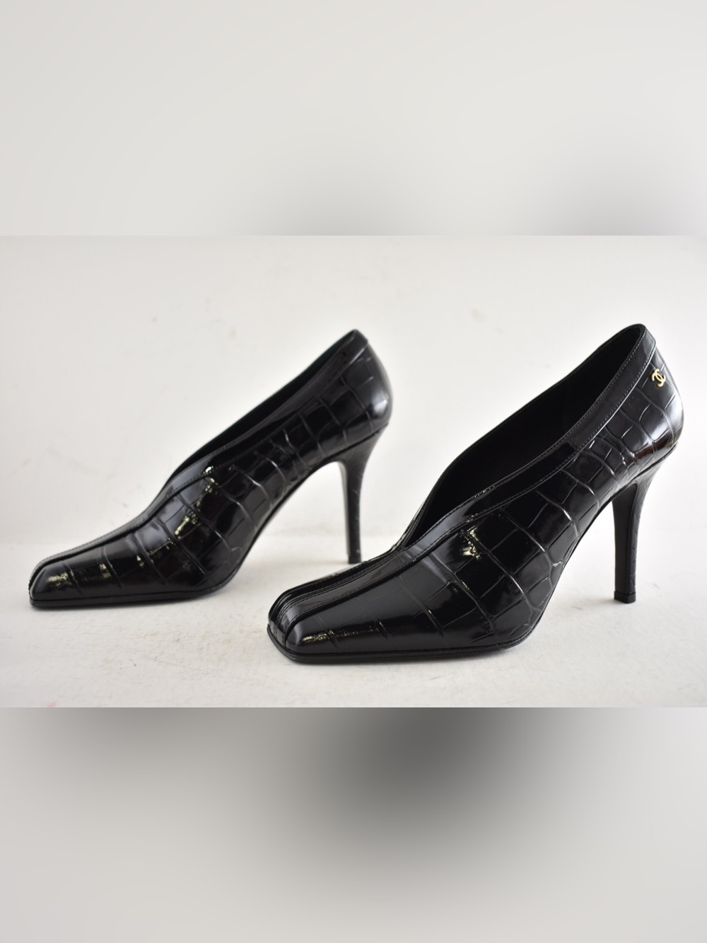 Chanel 26S Blazy Black Crocodile Croc Embossed Patent CC Gold Logo Heel Pump 41 - Picture 13 of 16
